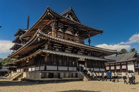 Hōryū-ji Kon-dō ve Altın Yapraklarla Bezenmiş Bir Zen Merkezi!